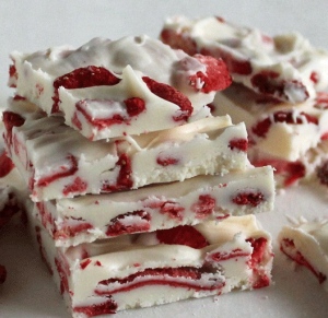 Strawberries-and-Cream-White-Chocolate-Bark-from-ChocolateChocolateandmore-60a